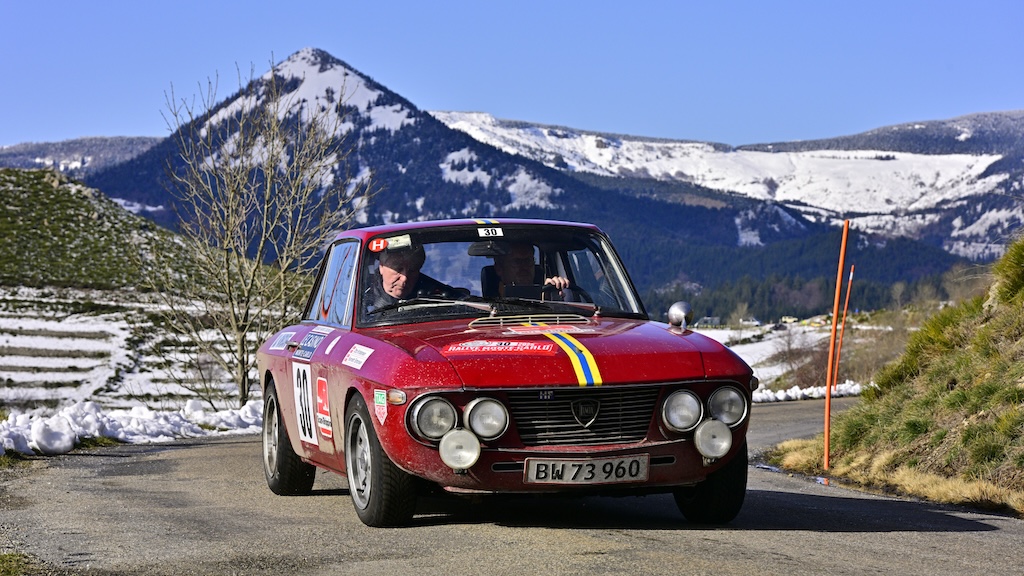 Kenneth Kruse Simonsen og Otto Kristensen har kørt deres Lancia Fulvia 1.3 HF fra 1968 op fra nr. 44 til nr. 29 i Rallye Monte-Carlo Historique.
(Foto: Michael Eisenberg)